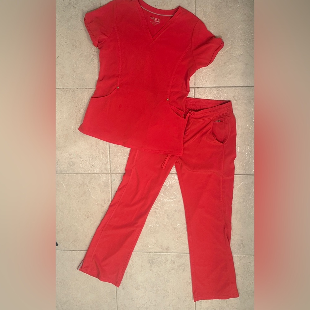Beyond Scrubs matching set Women’s size small
